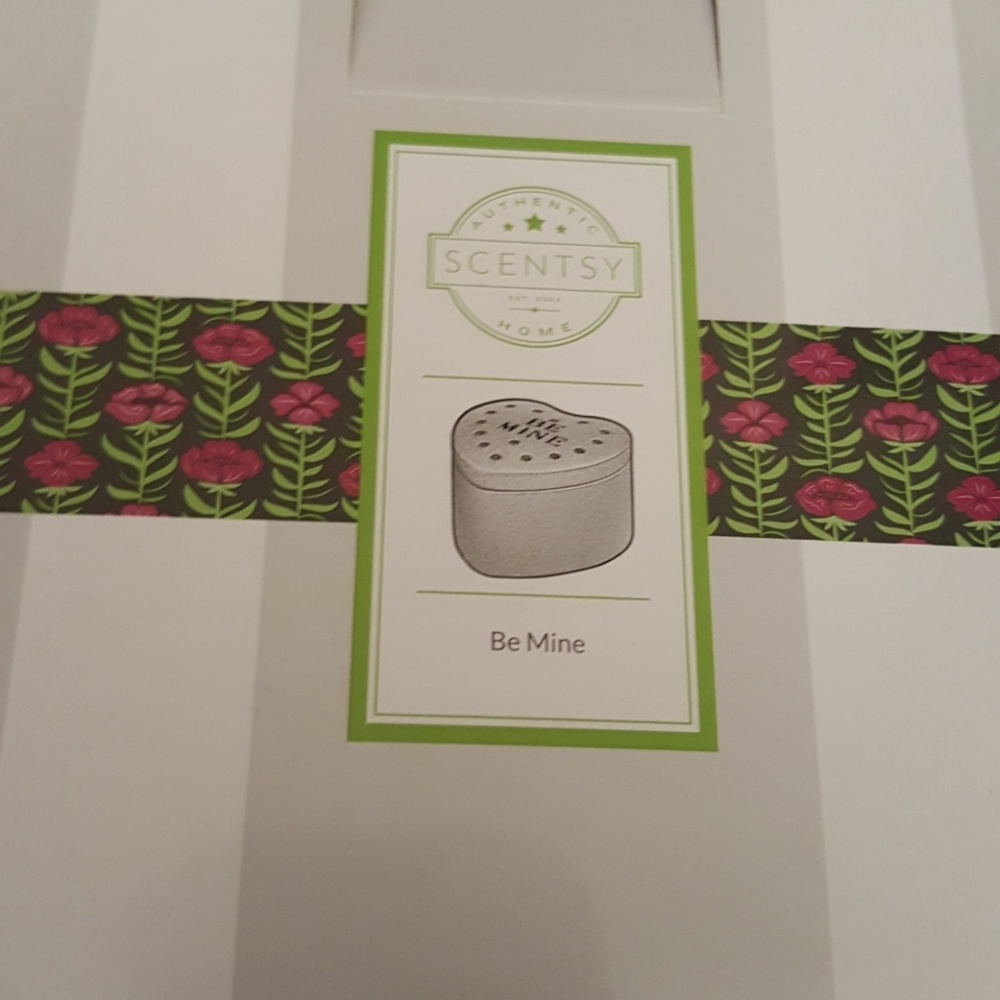 Scentsy be mine warmer Make an offer!